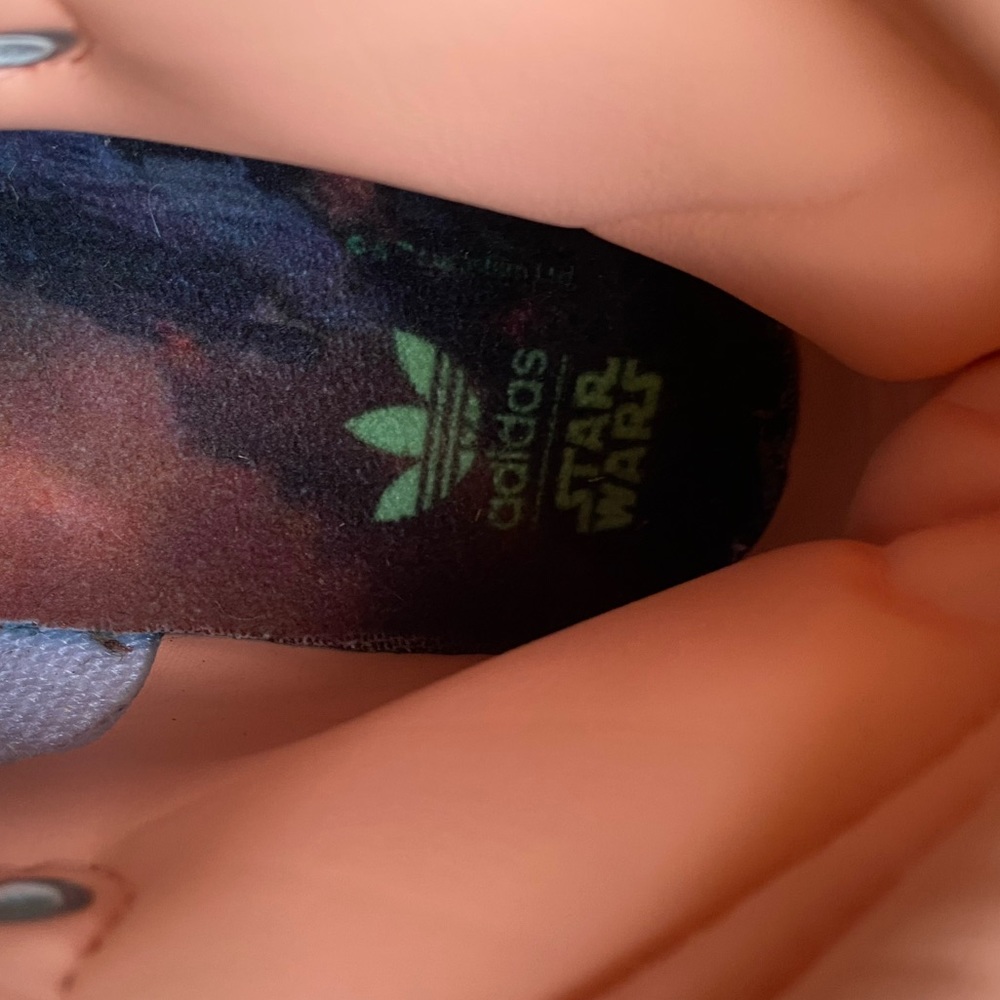 EUC adidas Top Ten Hi
Star Wars The Mandalorian The Child - Picture 12 of 13